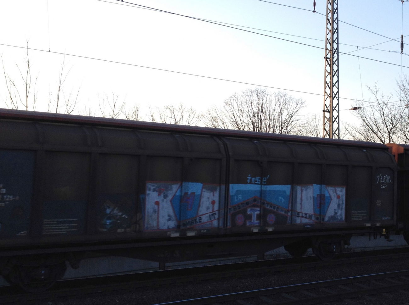 Graffiti Train - Photo by ZUGZWANG
