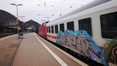 Graffiti Train - Photo by ZUGZWANG (2016)
