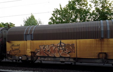 Graffiti Train - Photo by ZUGZWANG