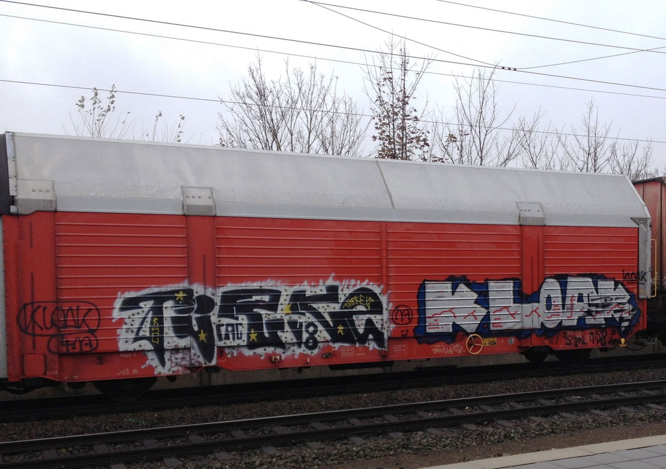 Graffiti Train - Photo by ZUGZWANG