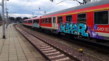 Graffiti Train - Photo by ZUGZWANG - hiper (2017)