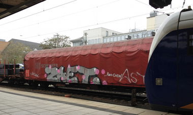 Graffiti Train - Photo by ZUGZWANG