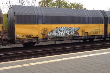 Graffiti Train - Photo by ZUGZWANG
