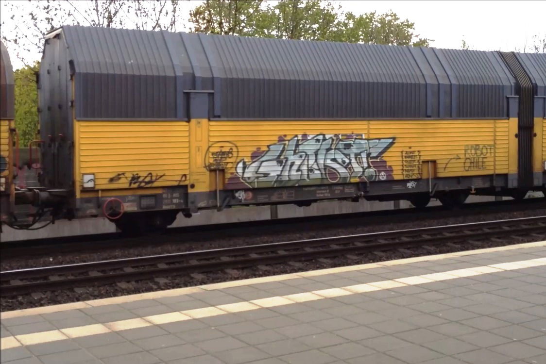Graffiti Train - Photo by ZUGZWANG
