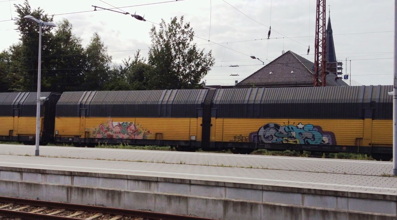 Graffiti Train - Photo by ZUGZWANG