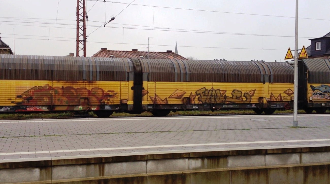 Graffiti Train - Photo by ZUGZWANG
