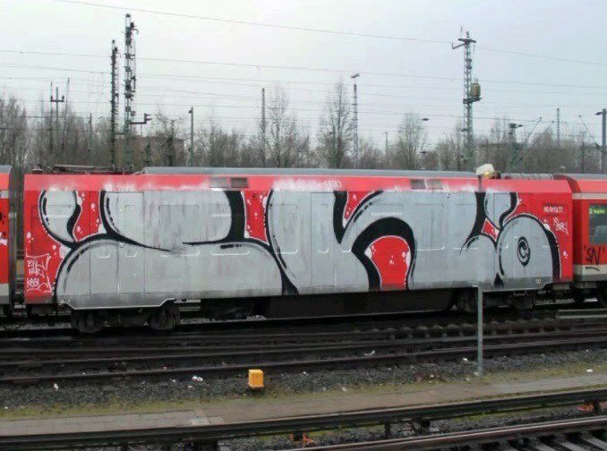 Graffiti Train - Photo by ZUGZWANG - sn, hamburg (2013)