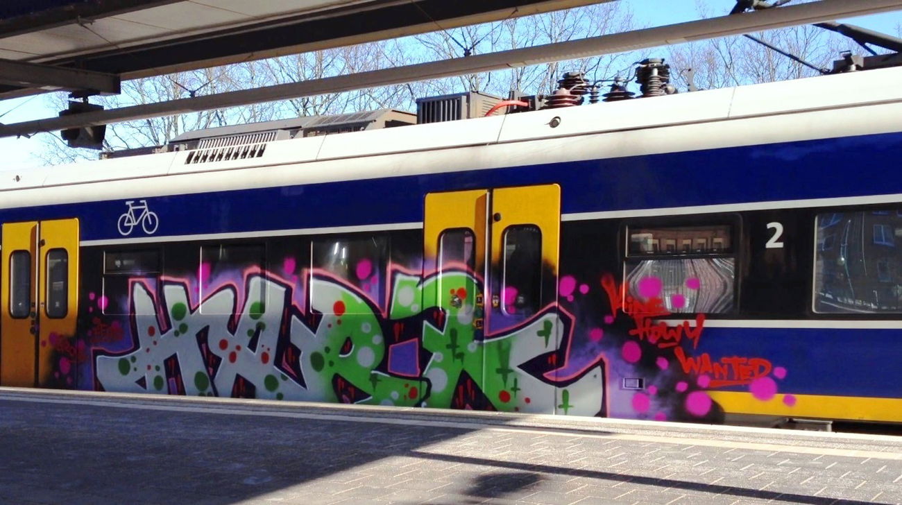 Graffiti Train - Photo by ZUGZWANG - hark (2018)