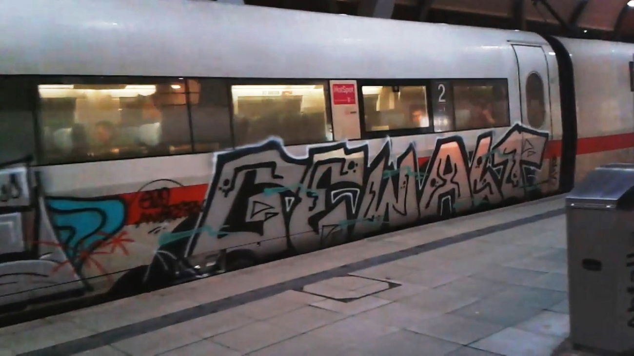 Graffiti Train - Photo by ZUGZWANG