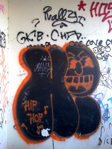 Graffiti Bombing - Photo by ZUGZWANG - ho