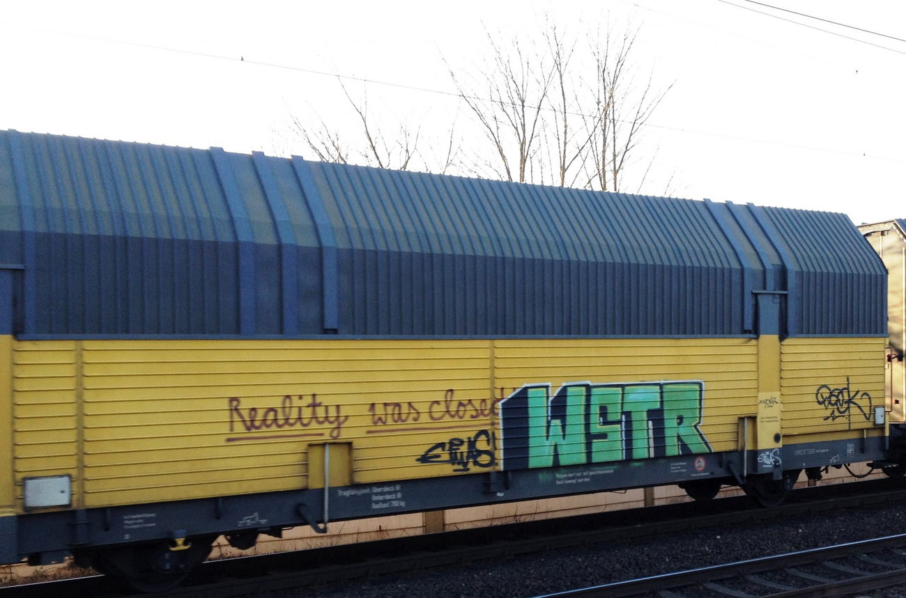 Graffiti Train - Photo by ZUGZWANG - wstr