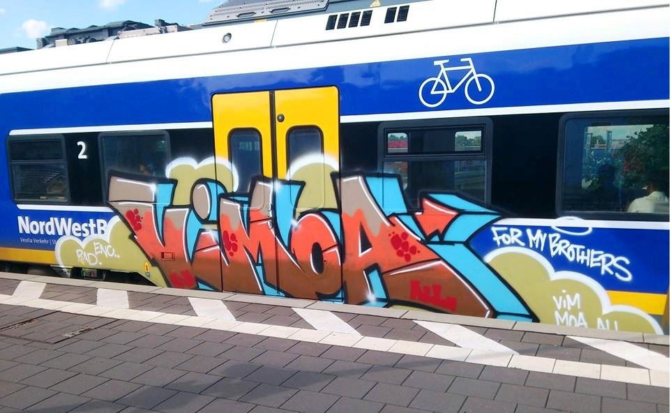 Graffiti Train - Photo by ZUGZWANG - moa