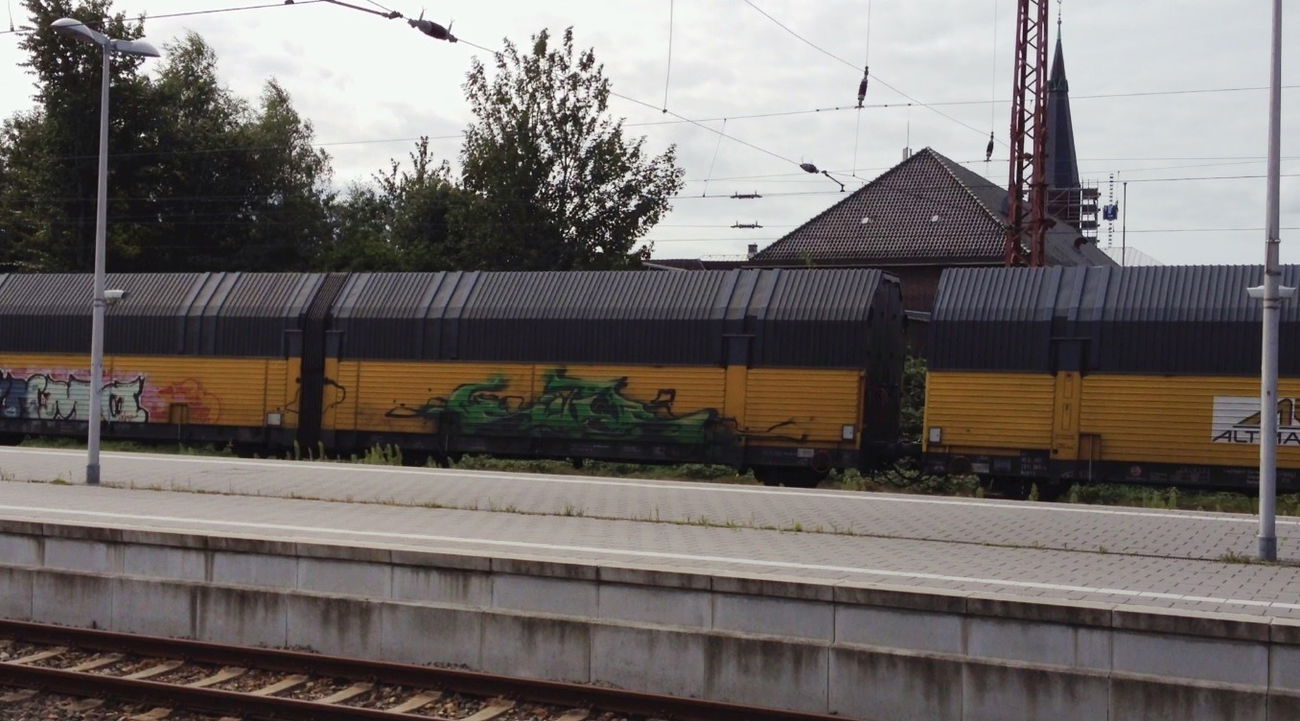 Graffiti Train - Photo by ZUGZWANG