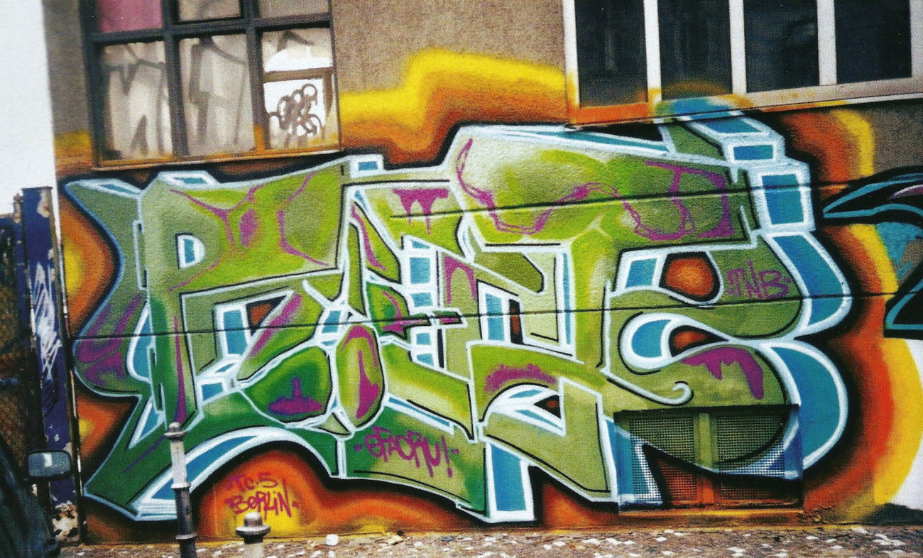 Graffiti Bombing - Photo by ZUGZWANG - poet