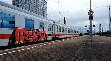 Graffiti Train - Photo by ZUGZWANG (2017)