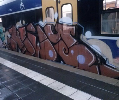 Graffiti Train - Photo by ZUGZWANG - howy, bremerhaven, 27 (2014)