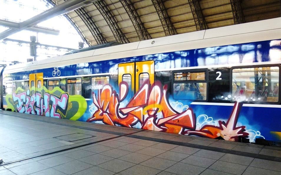 Graffiti Photo by ZUGZWANG - fight, evil, bremen