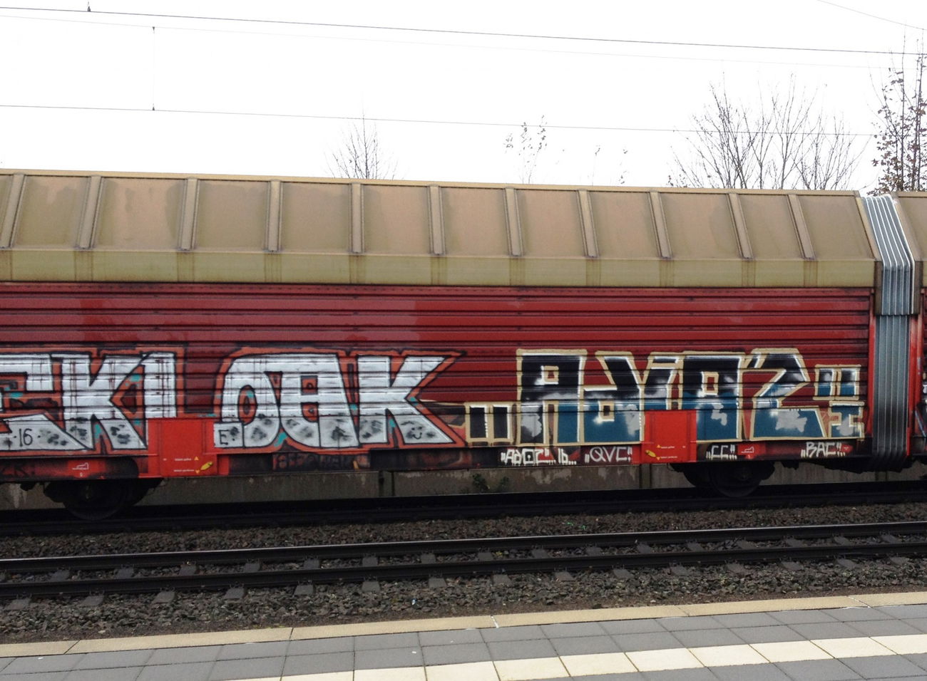 Graffiti Train - Photo by ZUGZWANG