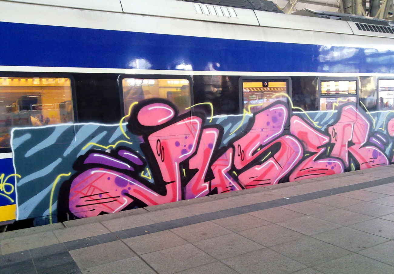 Graffiti Train - Photo by ZUGZWANG (2016)