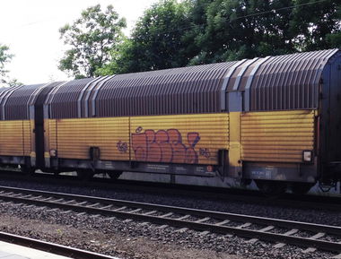 Graffiti Train - Photo by ZUGZWANG - jbcb