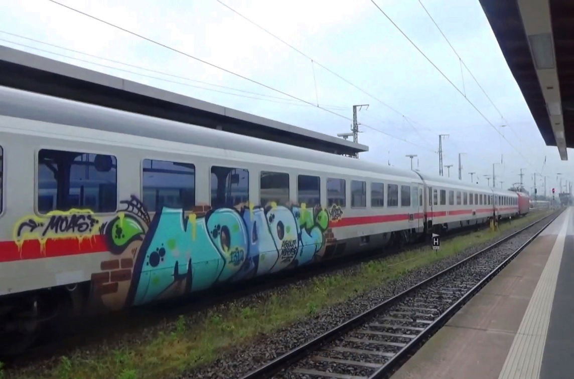 Graffiti Train - Photo by ZUGZWANG (2017)