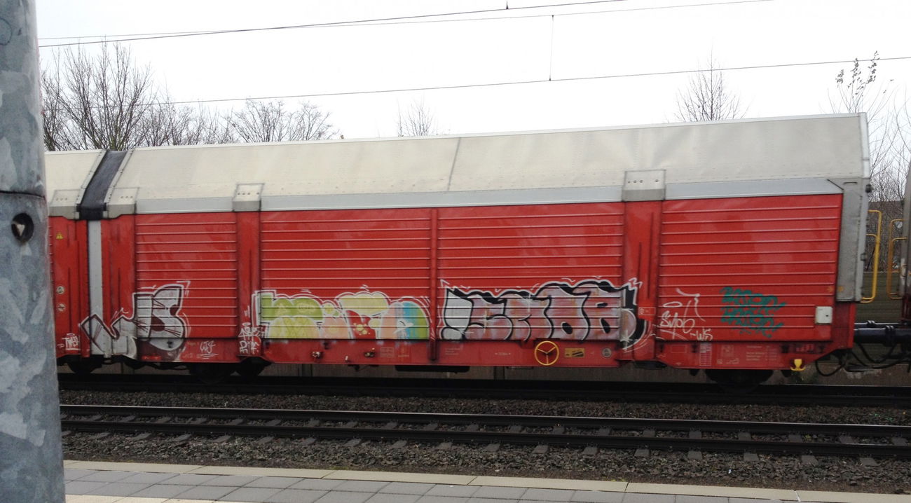 Graffiti Train - Photo by ZUGZWANG
