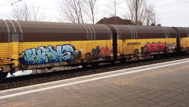 Graffiti Train - Photo by ZUGZWANG - burns
