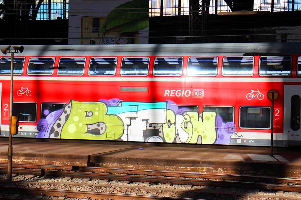 Graffiti Train - Photo by ZUGZWANG - bff