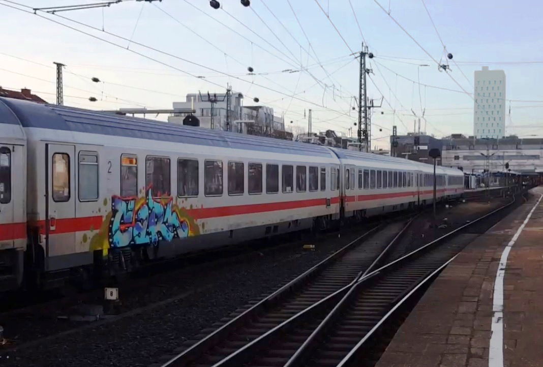 Graffiti Train - Photo by ZUGZWANG (2017)