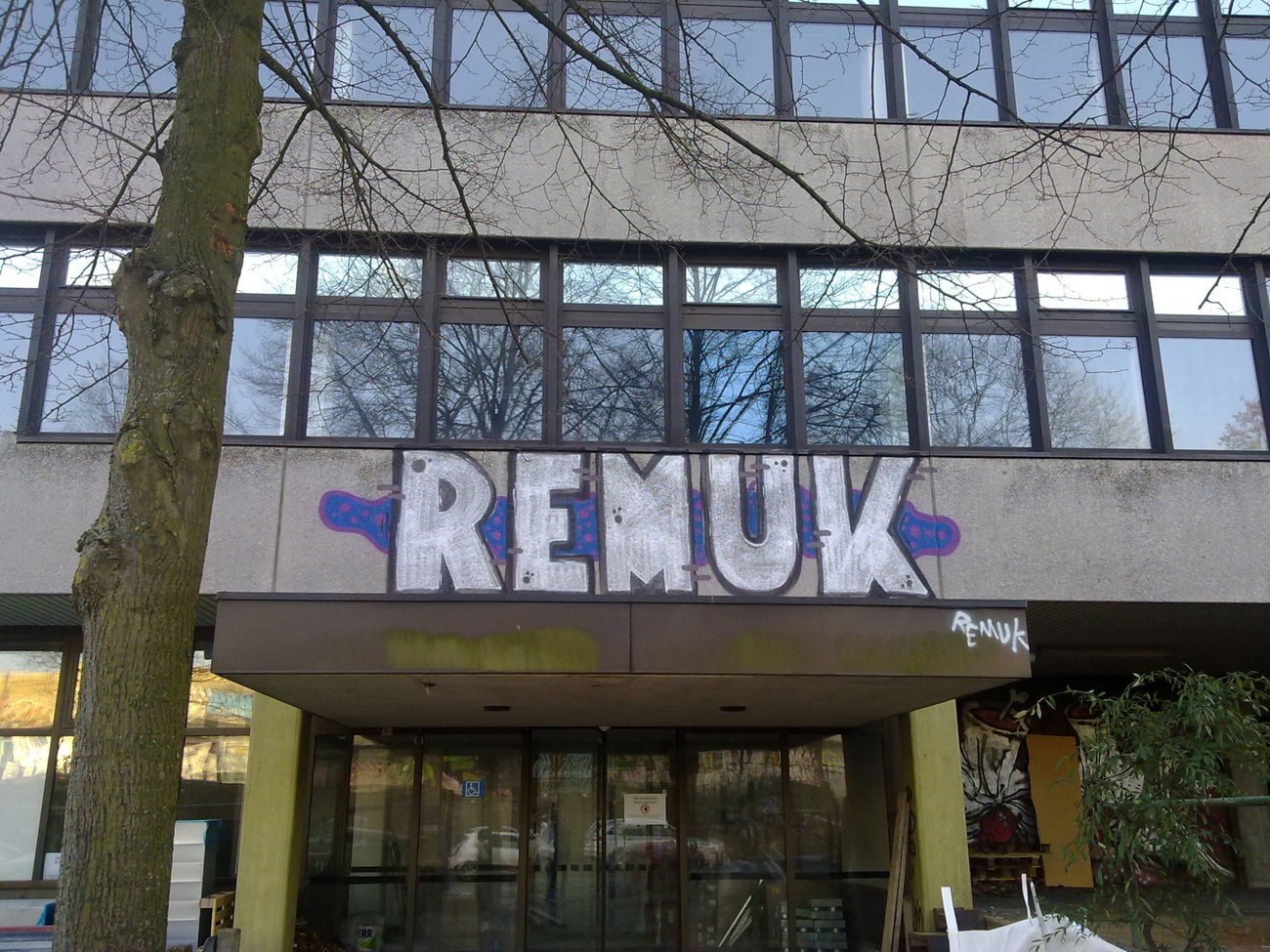Graffiti Bombing - Photo by ZUGZWANG - remuk