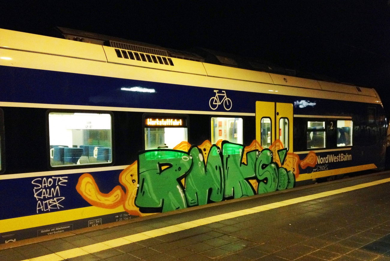 Graffiti Train - Photo by ZUGZWANG - rmk (2018)