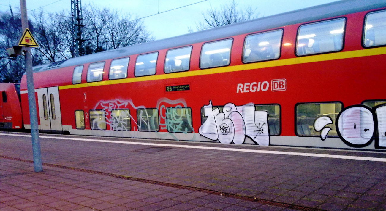 Graffiti Train - Photo by ZUGZWANG - bremerhaven (2016)