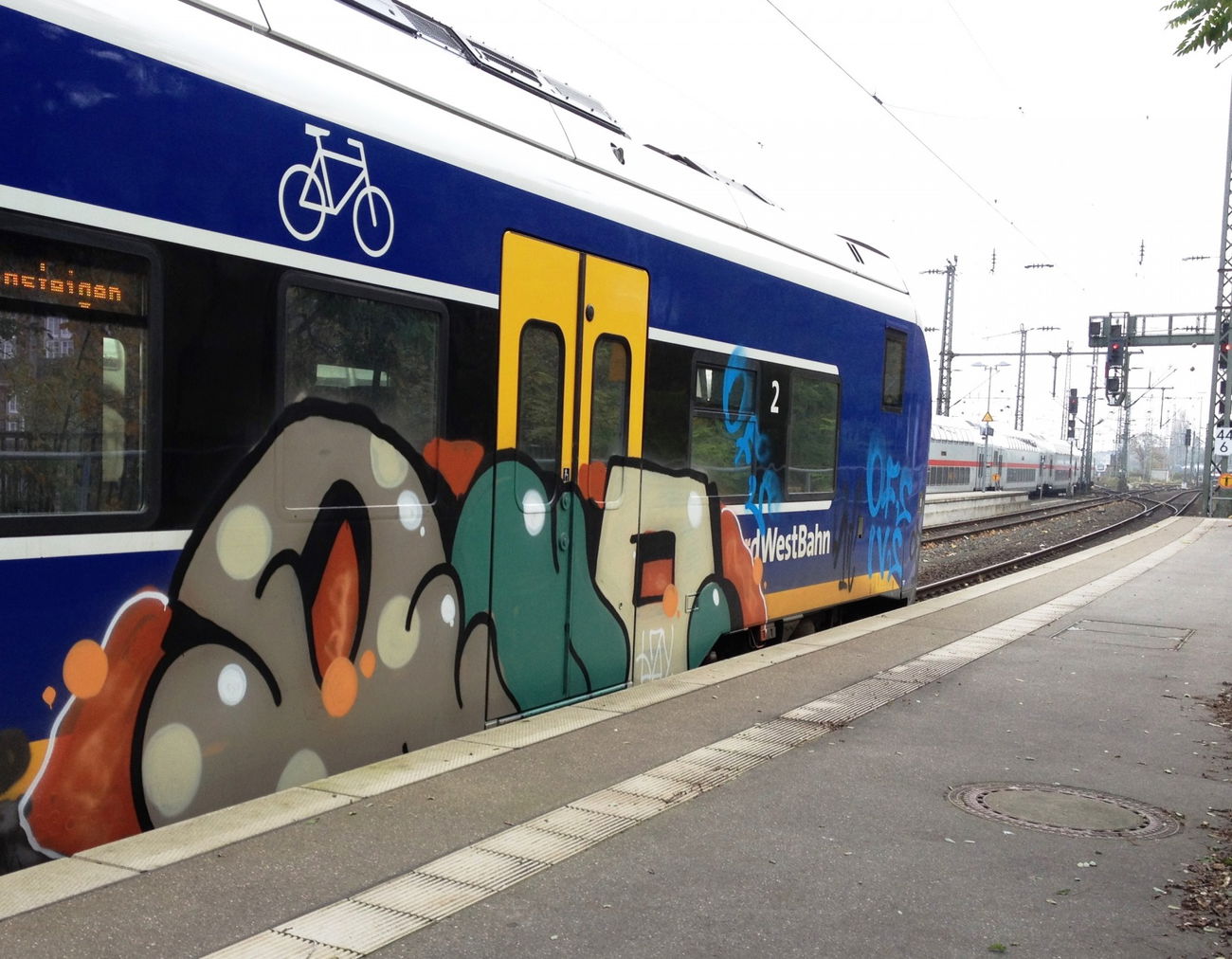 Graffiti Train - Photo by ZUGZWANG (2017)