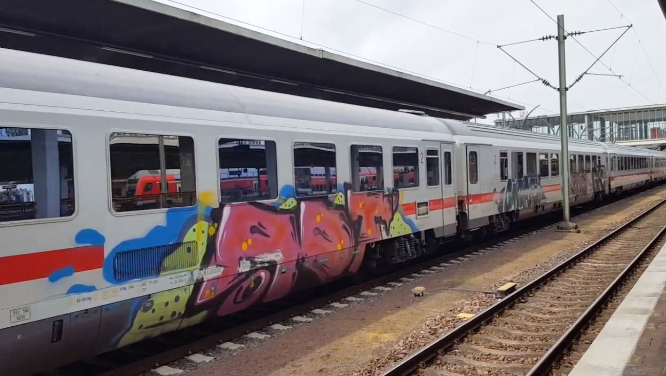 Graffiti Train - Photo by ZUGZWANG (2017)