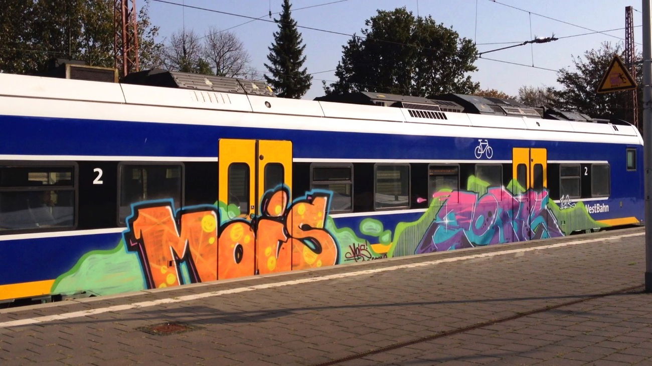 Graffiti Train - Photo by ZUGZWANG - mois, cork (2017)