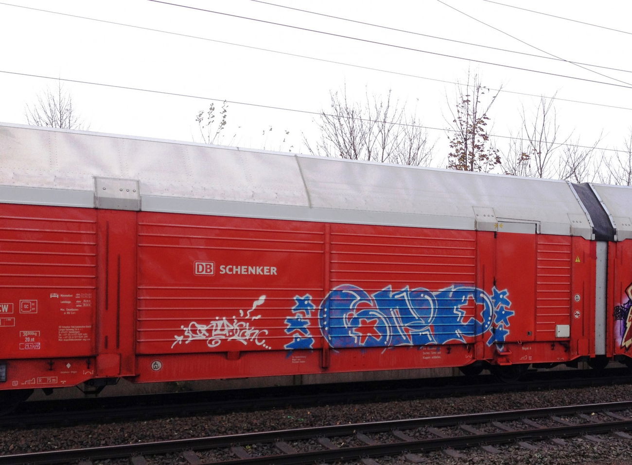 Graffiti Train - Photo by ZUGZWANG