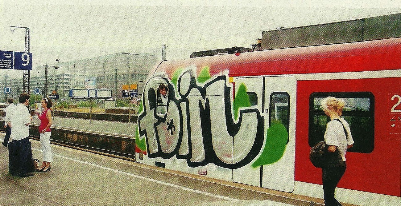 Graffiti Train - Photo by ZUGZWANG - foim