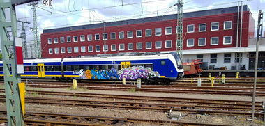 Graffiti Train - Photo by ZUGZWANG - esit (2016)