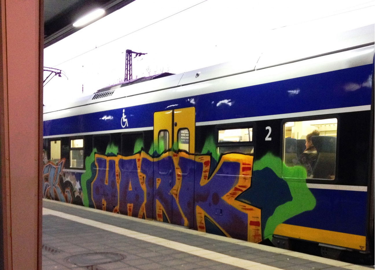 Graffiti Train - Photo by ZUGZWANG - hark (2017)