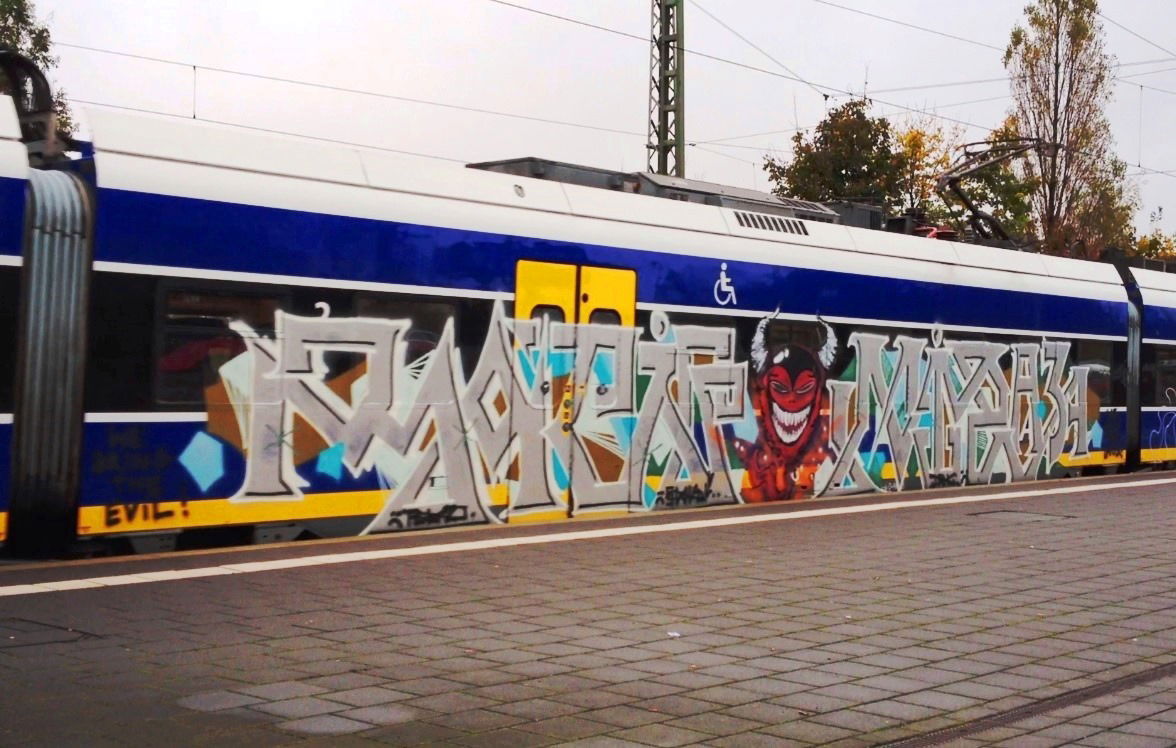 Graffiti Train - Photo by ZUGZWANG (2017)