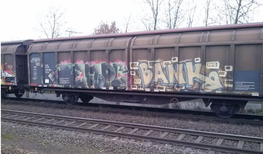Graffiti Train - Photo by ZUGZWANG - bank, bremerhaven, 27 (2010)