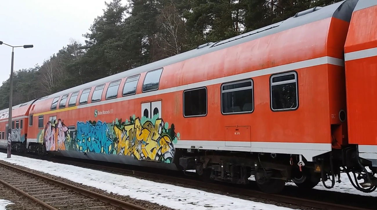 Graffiti Train - Photo by ZUGZWANG