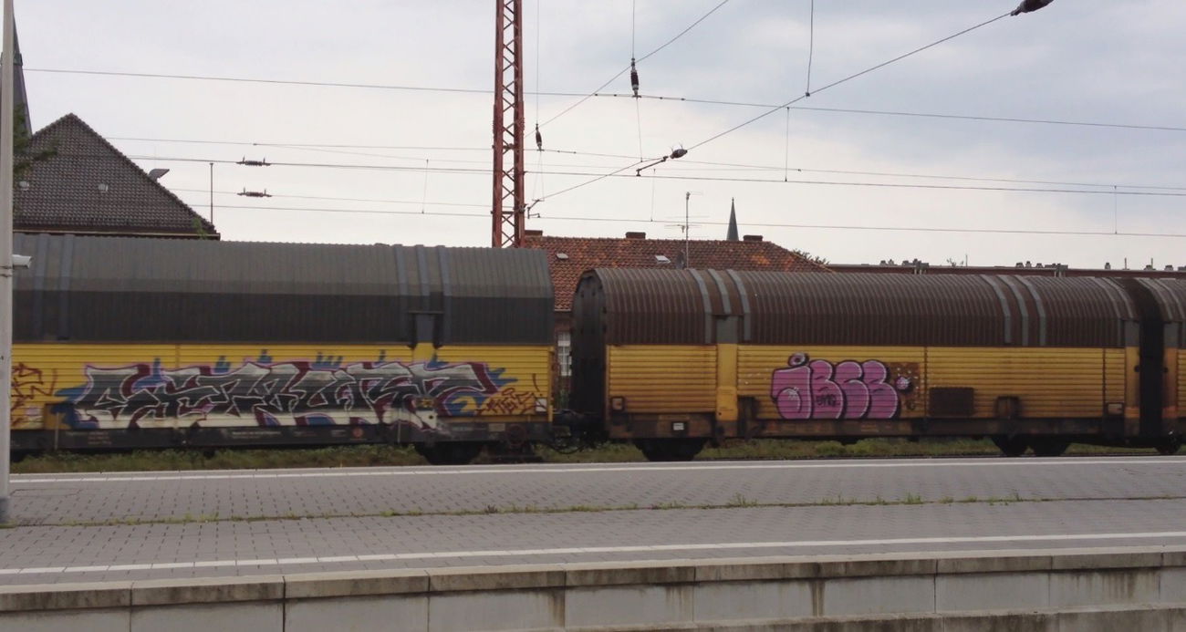 Graffiti Train - Photo by ZUGZWANG - jbcb