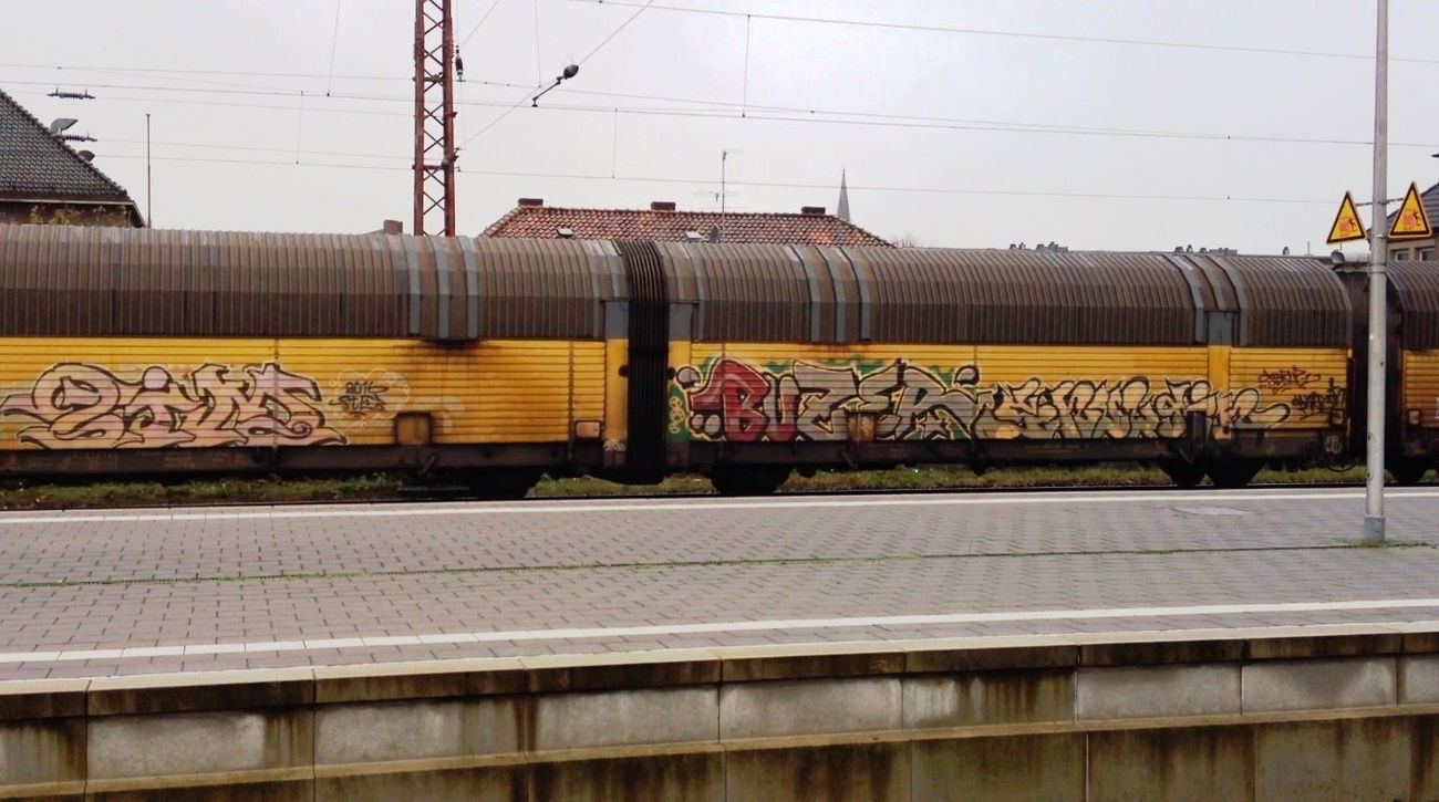 Graffiti Train - Photo by ZUGZWANG