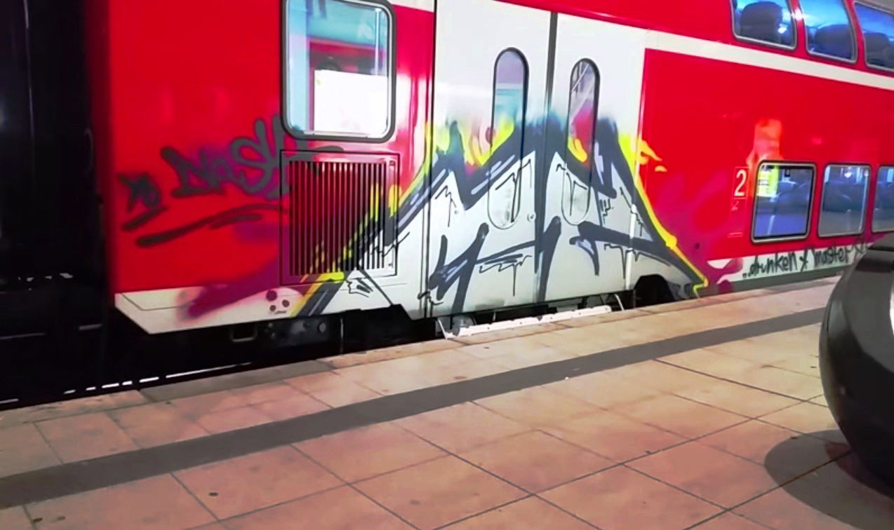 Graffiti Train - Photo by ZUGZWANG - mg (2015)