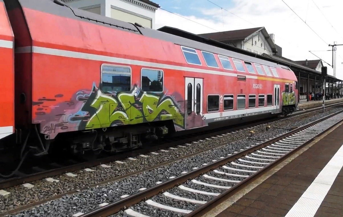 Graffiti Train - Photo by ZUGZWANG - ws (2014)