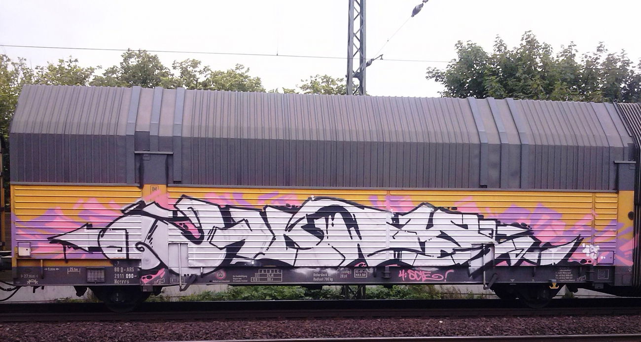 Graffiti Train - Photo by ZUGZWANG - howy, bremerhaven