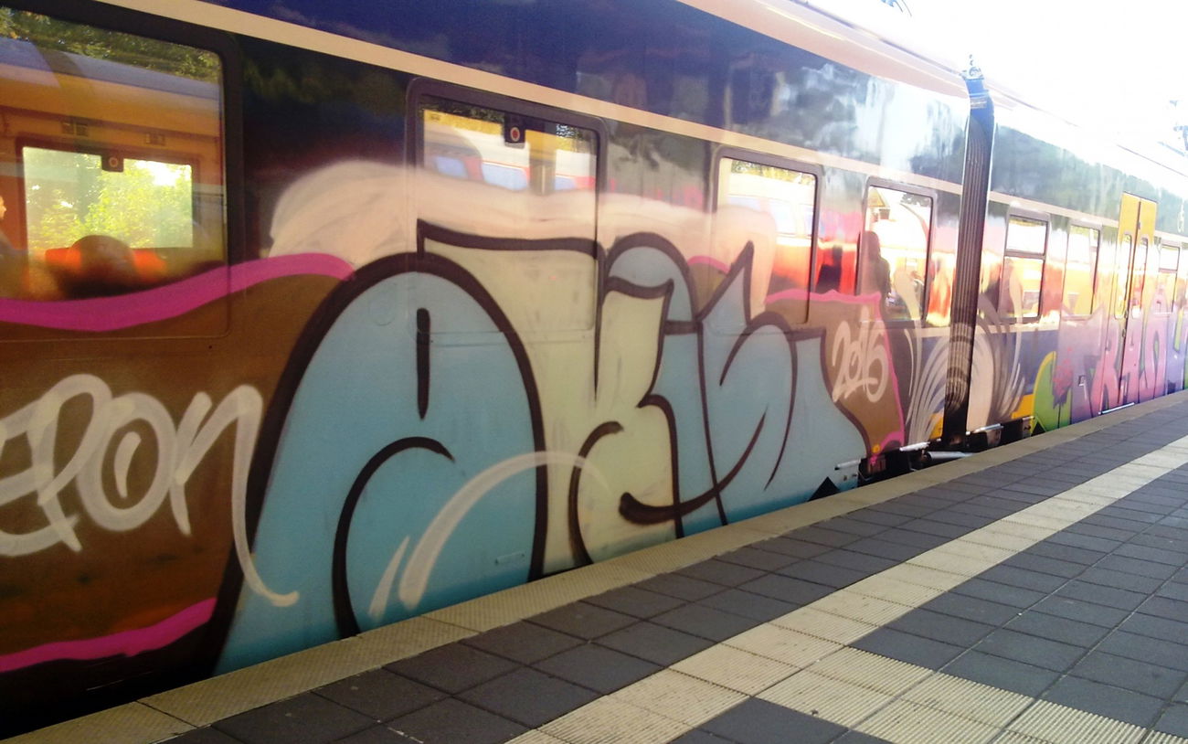 Graffiti Train - Photo by ZUGZWANG - akie (2016)