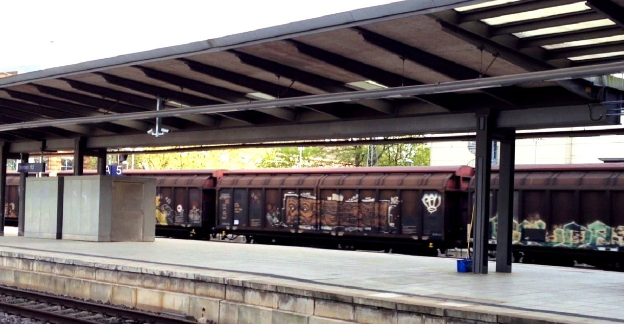 Graffiti Train - Photo by ZUGZWANG