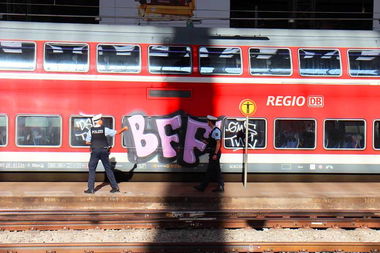 Graffiti Train - Photo by ZUGZWANG - bff